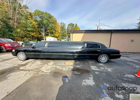 2005 Lincoln Town Car Executive из США, поврежденный, VIN 1L1FM88W85Y654529